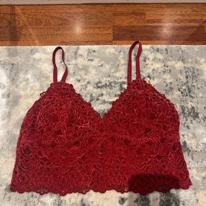 Hollister crop lace top in great condition!